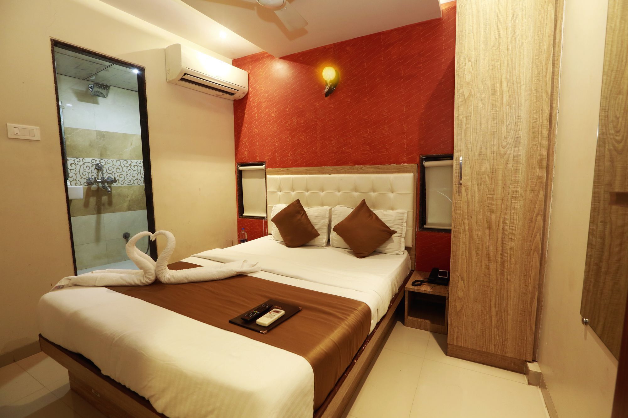 Hotel Grace Inn Мумбаи Экстерьер фото